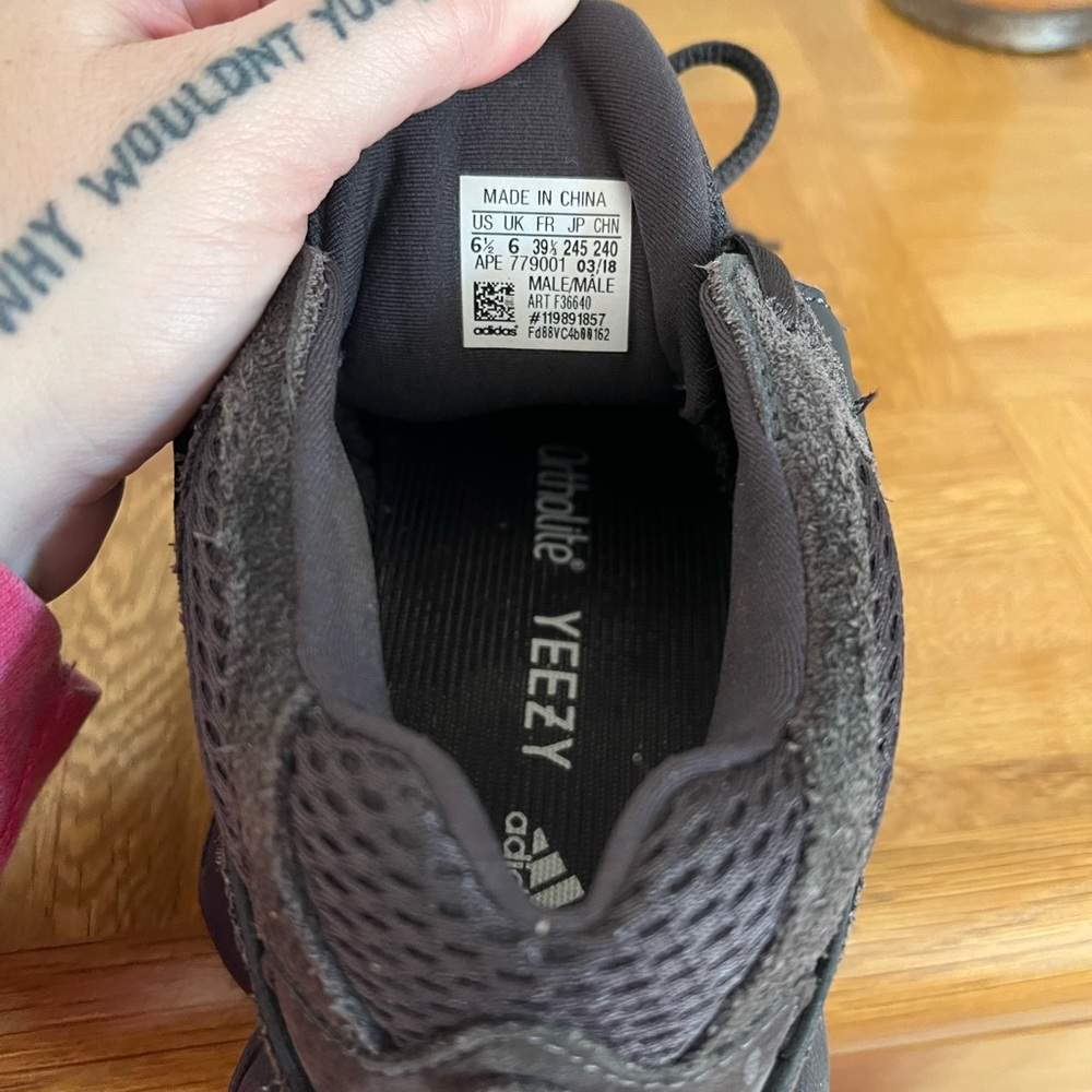 Yeezy ! Great condition. They are a sort of worn look. They come like this.